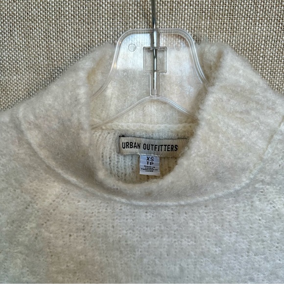 🤍UO Avril Cropped Mock Neck Jumper🤍 - Picture 10 of 11